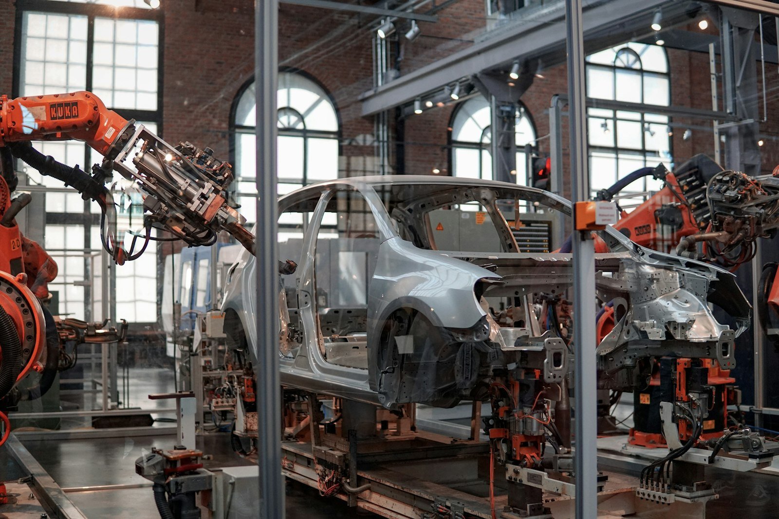 Automotive assembly line with industrial robots—the production asset context Kanoa Maintenance shares via the Kanoa Ops hierarchy. Photo: Unsplash.