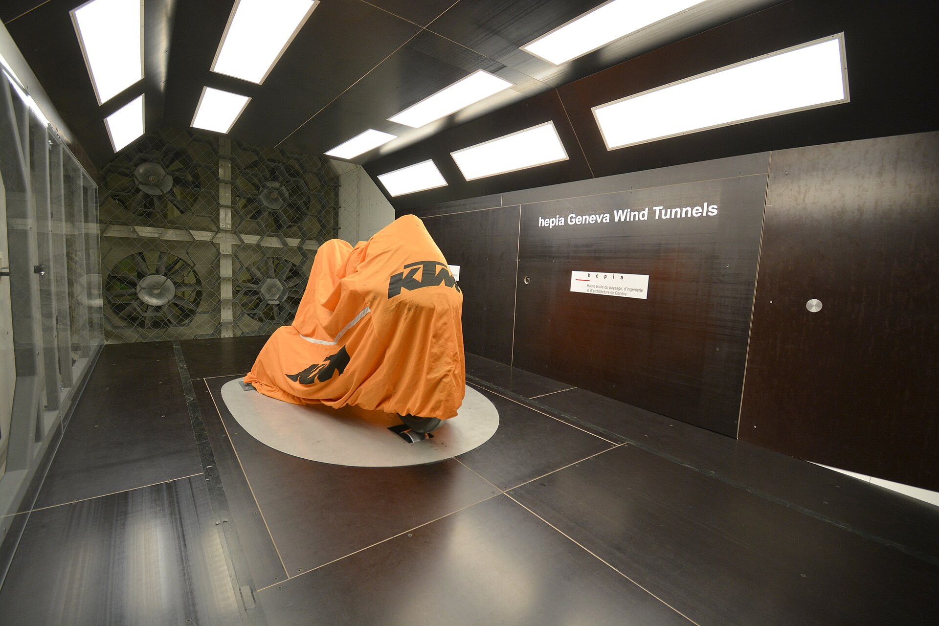 HEPIA wind tunnel test section with instrumentation