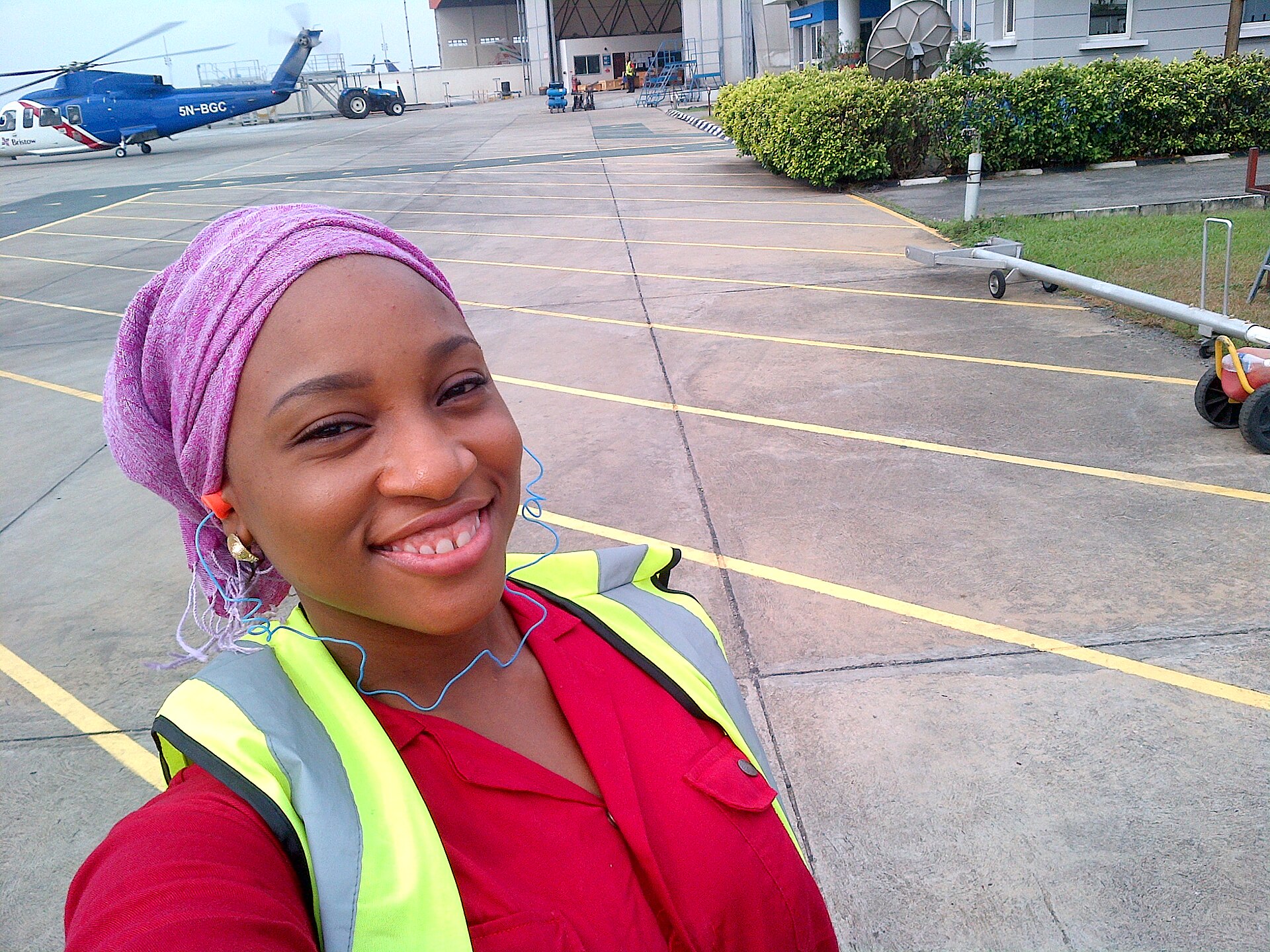 An engineer at work in the Bristow Helicopters maintenance hangar. Photo: Khadijah Habib, CC BY-SA 4.0, via Wikimedia Commons.
